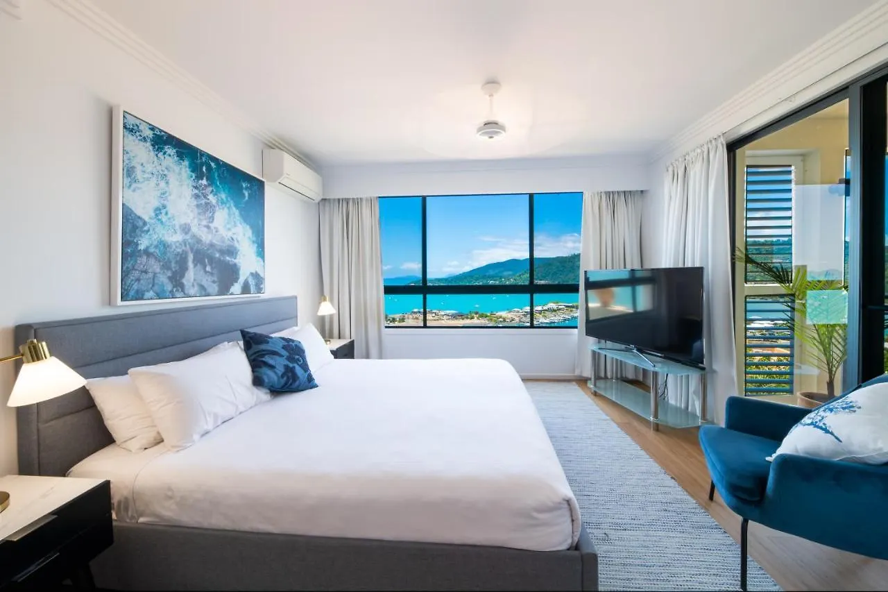 Pinnacles Airlie Beach 0*,  Australia